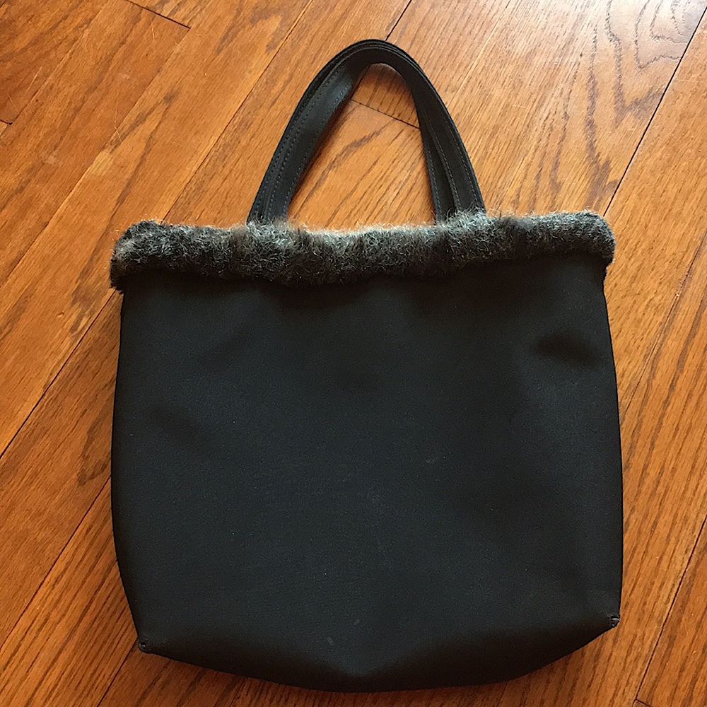 Tote with fur trim